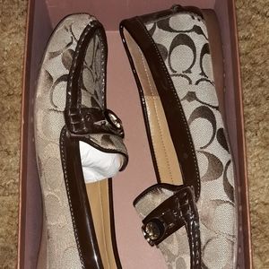 Coach Fortunata Khaki and Chestnut Loafer Size 11